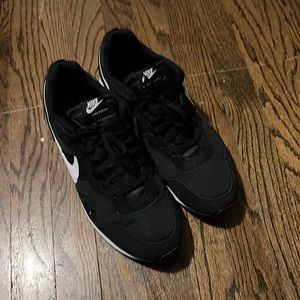 Nike Venture Runner